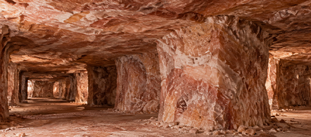galeria de una explotacion de sal del himalaya
